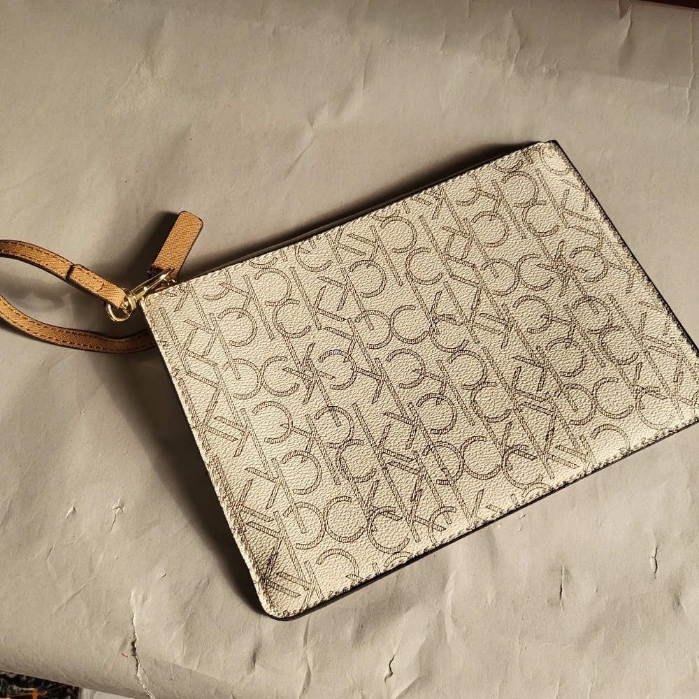 NWOT CALVIN KLEIN LEATHER CLUTCH